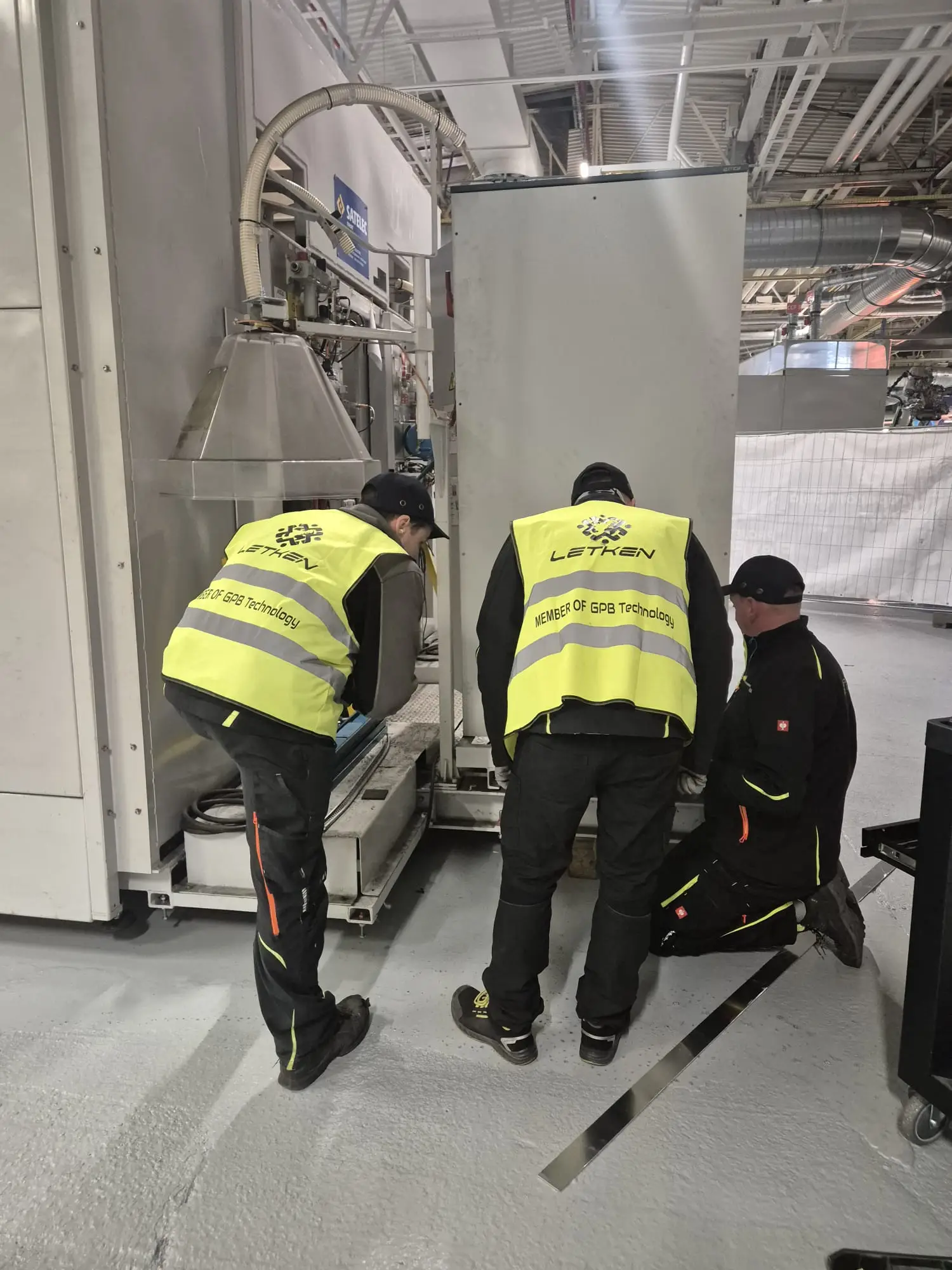 LETKEN specialists assembling production machinery